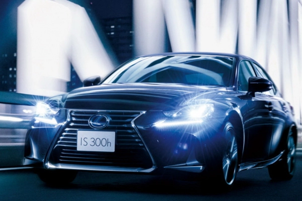 Lexus IS300h рестайлинг 2016, седан, 3 поколение (10.2016 - 08.2020)