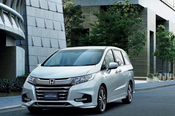 Honda Odyssey рестайлинг 2017, минивэн, 5 поколение (10.2017 - 10.2020)