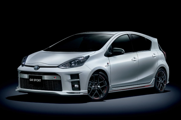 Toyota Aqua 2-й рестайлинг 2017, хэтчбек 5 дв., 1 поколение, P10 (06.2017 - 06.2021)