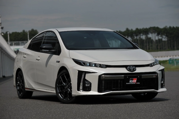 TOYOTA PRIUS PHV GR Sport