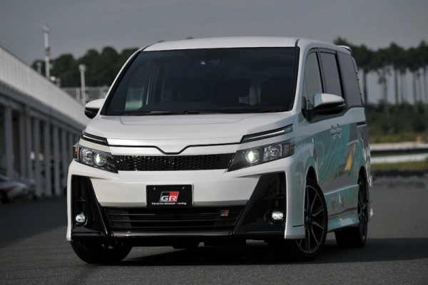 TOYOTA VOXY GR Sport